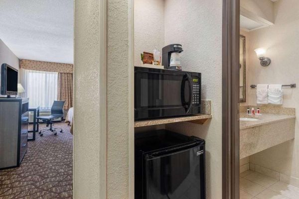 BAYMONT SUITES LAWRENCE (Lawrence)